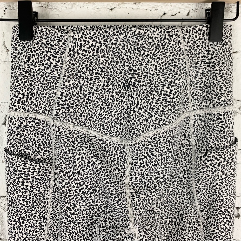 Athleta Salutation Stash Textured Tights Leggings Black White Leopard Animal XS - Picture 5 of 13